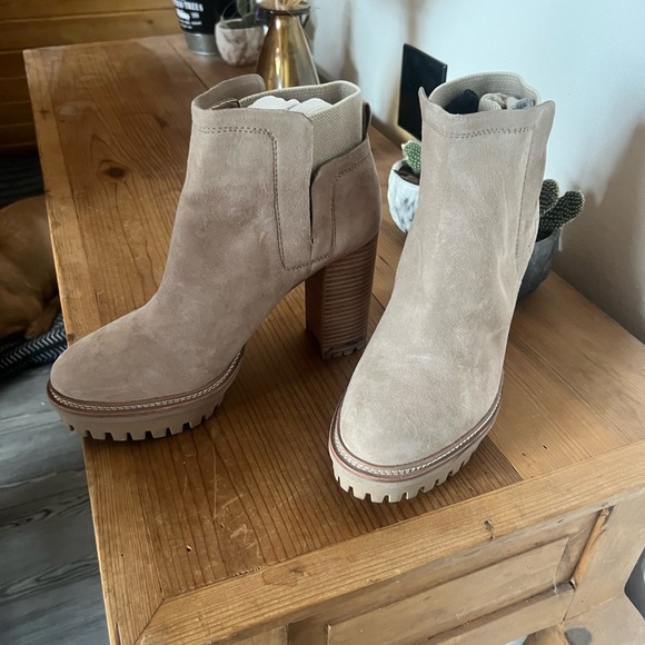 Vince Camuto suede booties - Picture 3 of 3